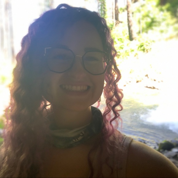 Meet your Posher, Mari - Picture 1 of 1